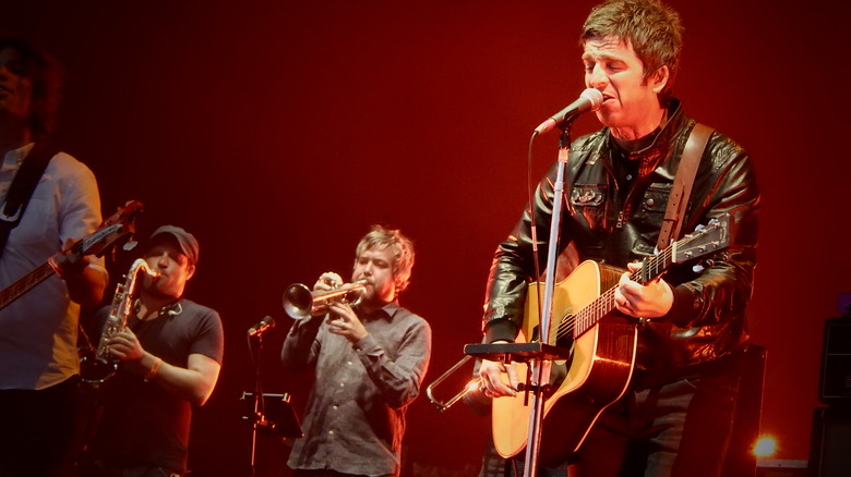 Cropped photo by Drew de F Fawkes of Noel Gallagher's High Flying Birds in 2015, https://creativecommons.org/licenses/by/2.0/