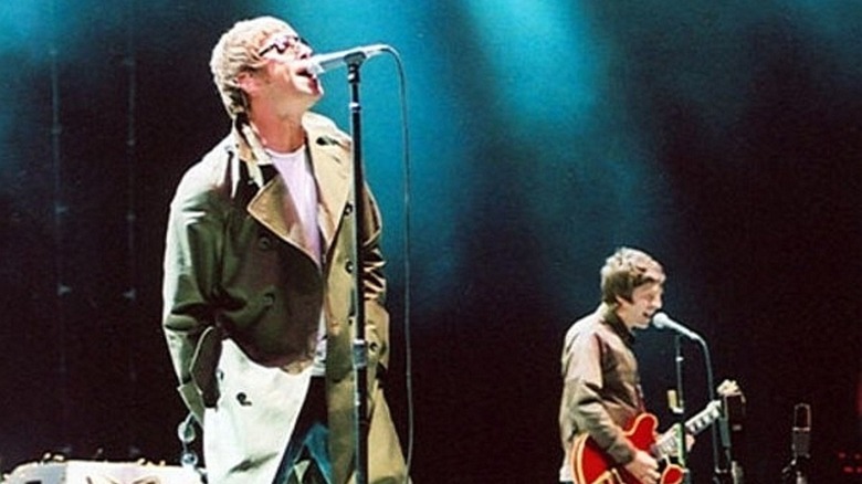 Cropped photo by Will Fresch  of Liam and Noel Gallagher (L to R) perfoming in San Diego in 2005, https://creativecommons.org/licenses/by-sa/2.0/
