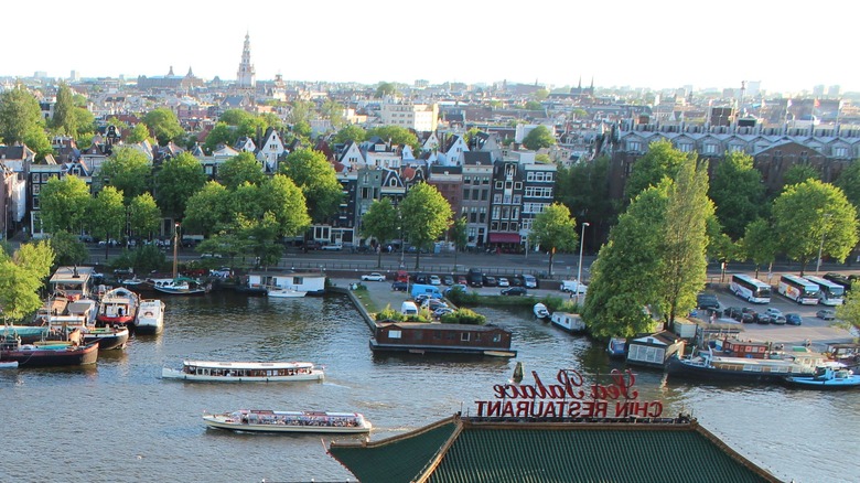 Cropped photo by Swimmerguy269 of the Oosterdok from the Amsterdam Public Library, https://creativecommons.org/licenses/by-sa/3.0/