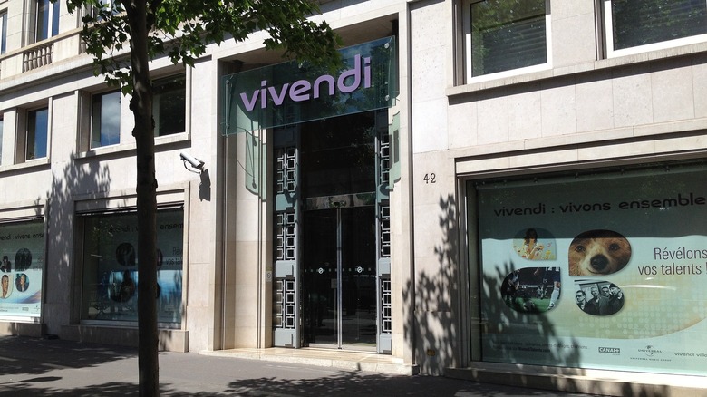 Vivendi sign above door