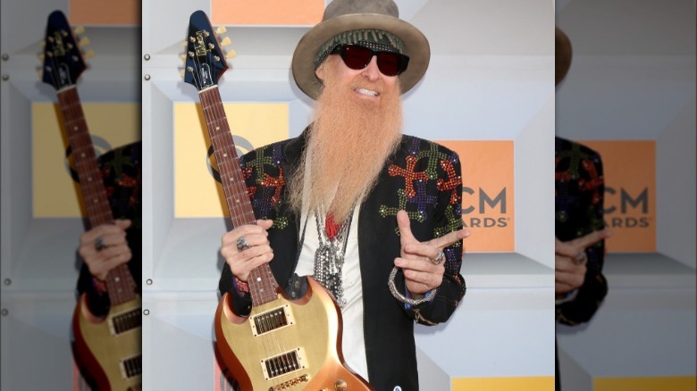Billy Gibbons pointing