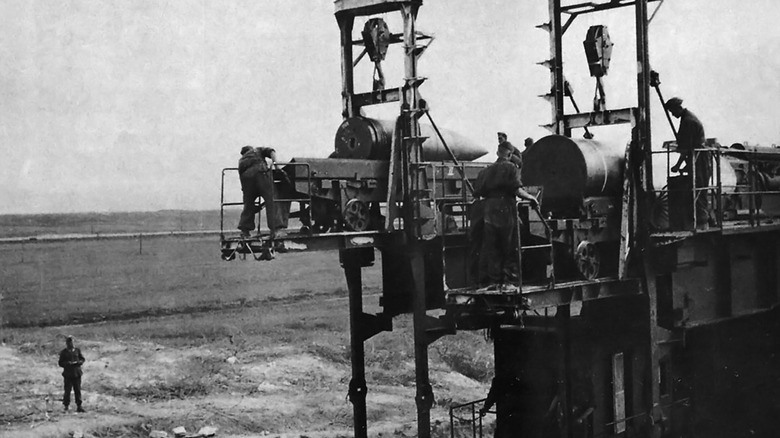 Schwerer Gustav being loaded