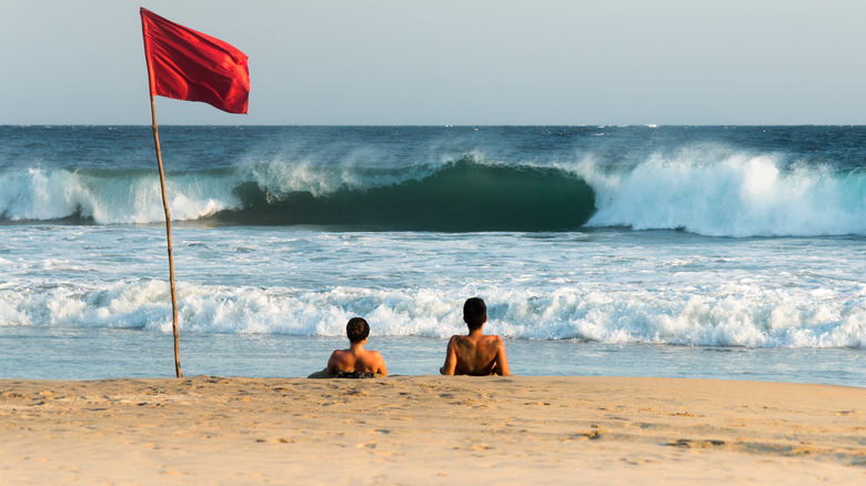 Playa Zipolite waves