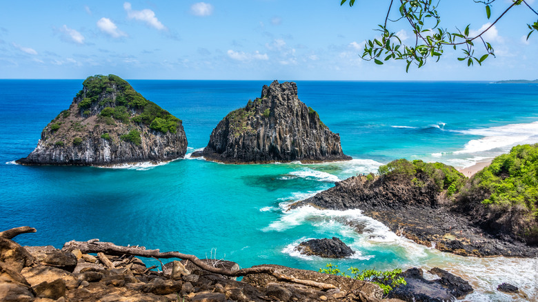 Morro Dois Irmaos, Noronha