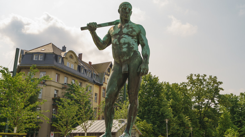 Statue of naked Hephaestus