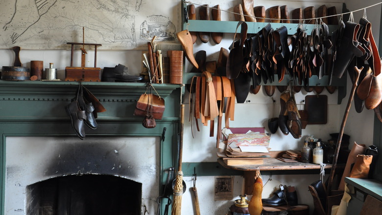 Shoemaker's shop, Colonial Williamsburg