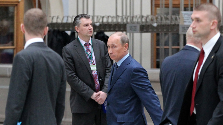 Valdimir Putin surrounded by body guards