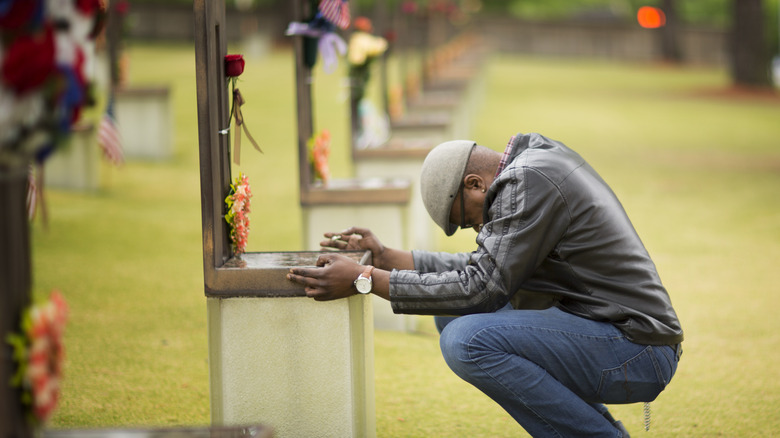 Oklahoma City Bombing memorial mourning