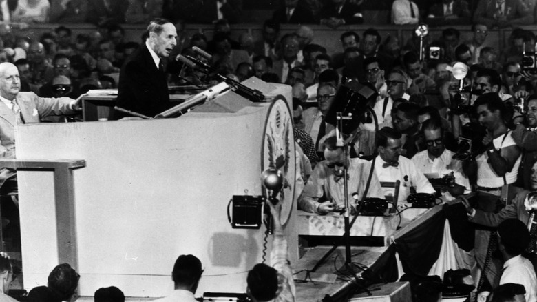 Douglas MacArthur speaking at 1952 Republican convention