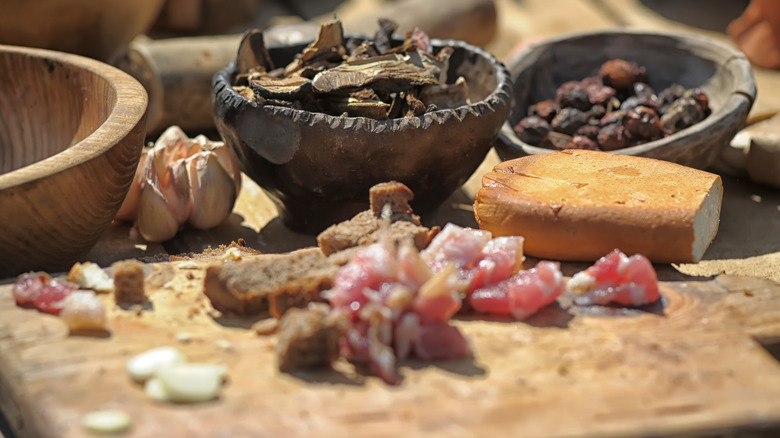 Medieval food display