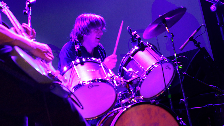 Steve Shelley playing drums