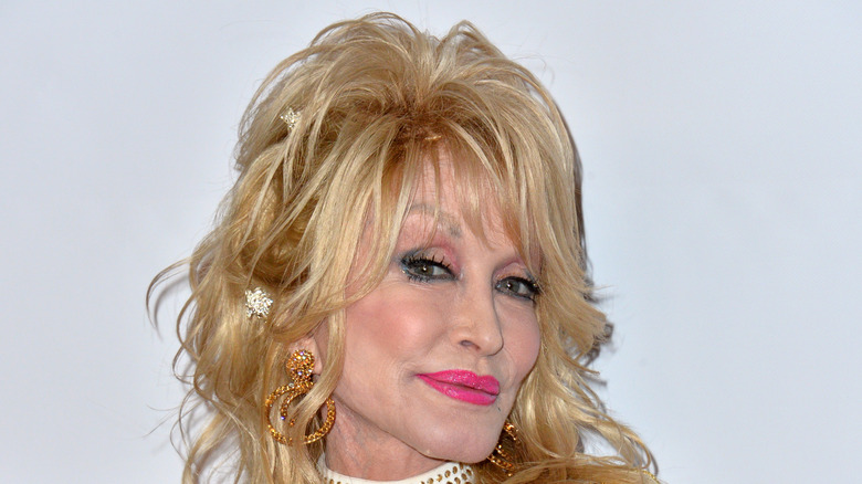 Dolly Parton pink lipstick