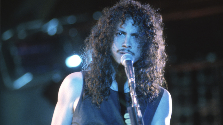 Kirk Hammett speaks to audience