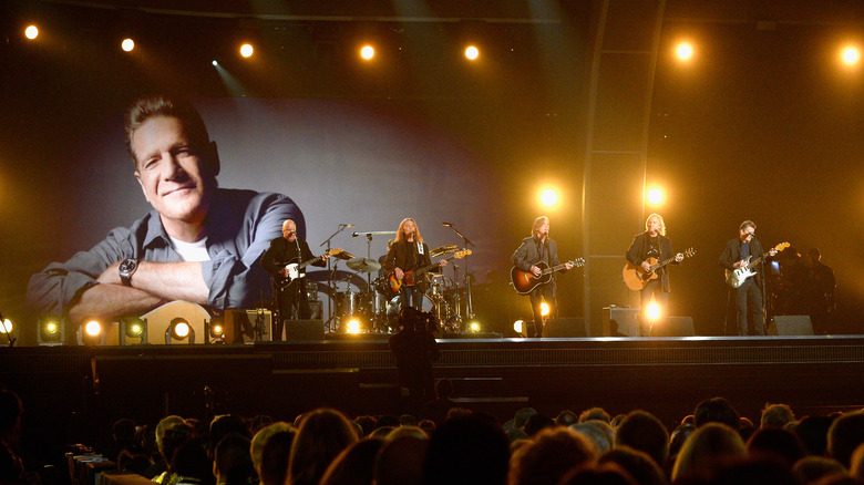 Eagles honor Glenn Frey at Grammy Awards