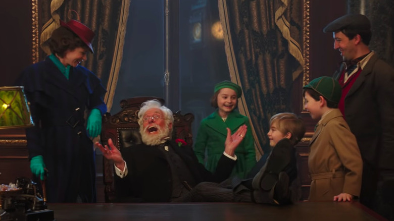 Dick Van Dyke singing with cast of Mary Poppins returns