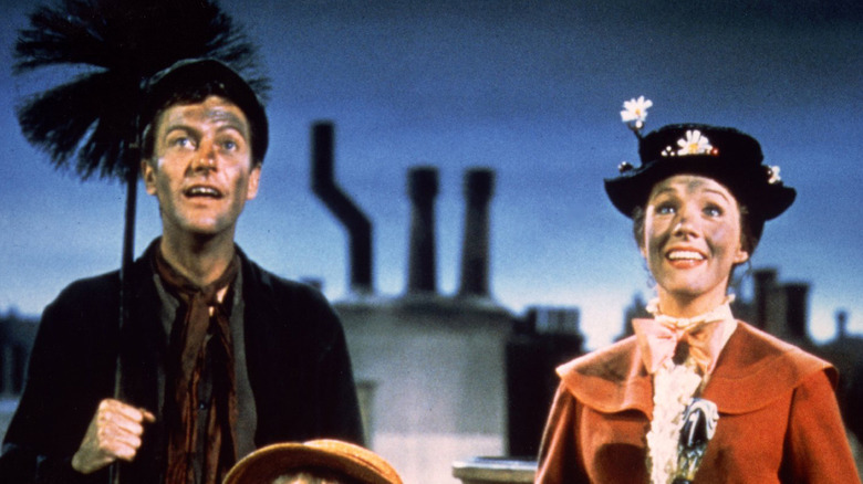 Dick Van Dyke and Julie Andrews in chimney sweep scene