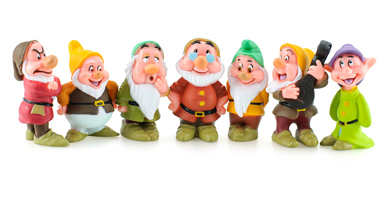Figurines of seven dwarfs 