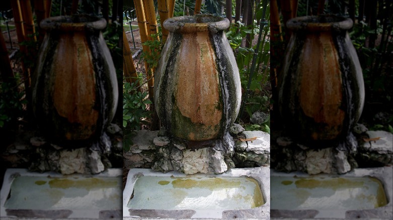  Ernest Hemingway urinal fountain