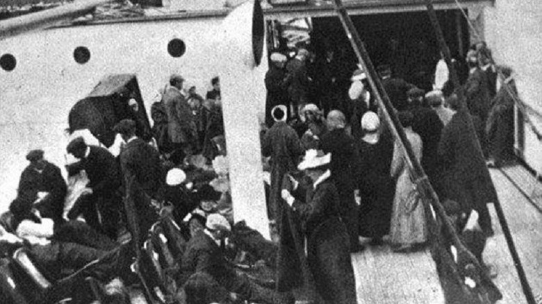 Titanic survivors on Carpathia