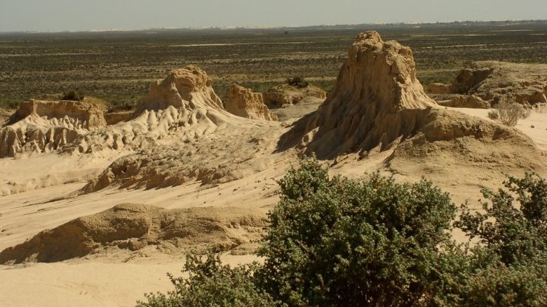 dried up Lake Mungo