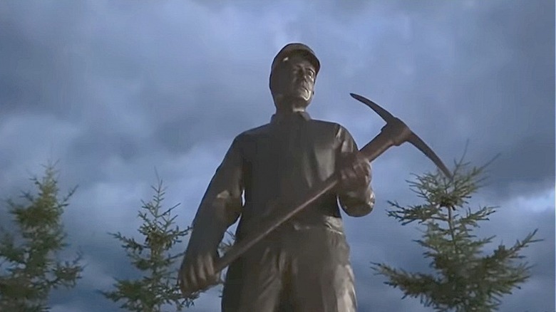 Gold miner statue in Timmins