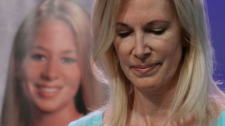Natalee Holloway's mother with poster