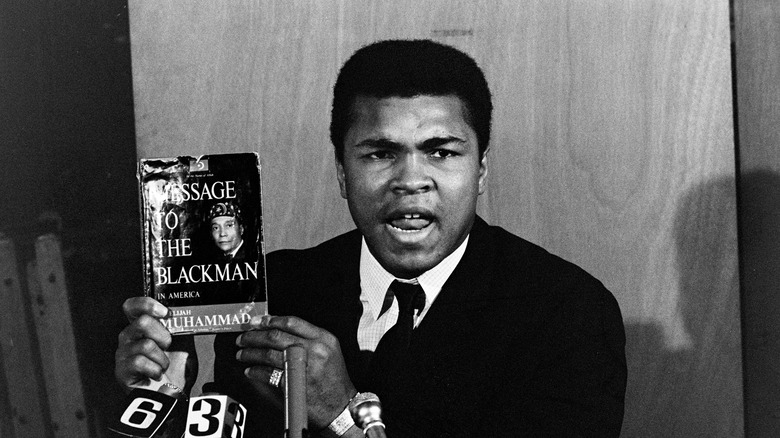 Muhammad Ali in press conference