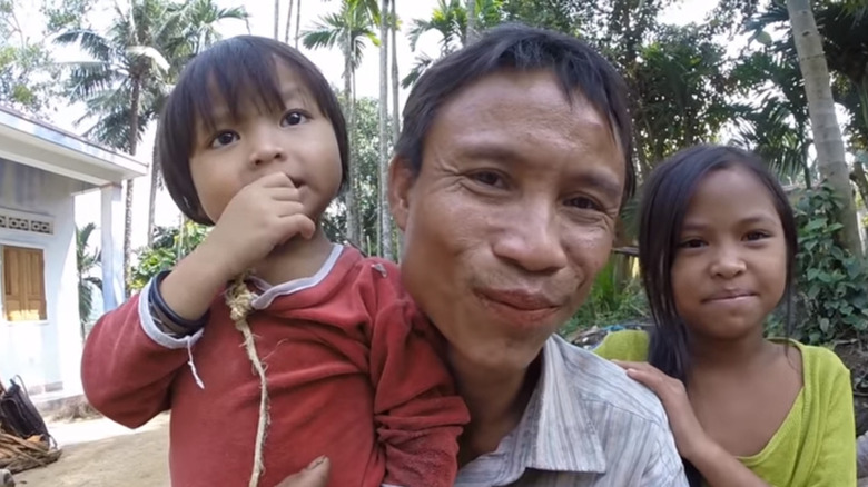 Ho Van Lang with children