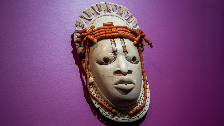 Queen Iden mask in museum