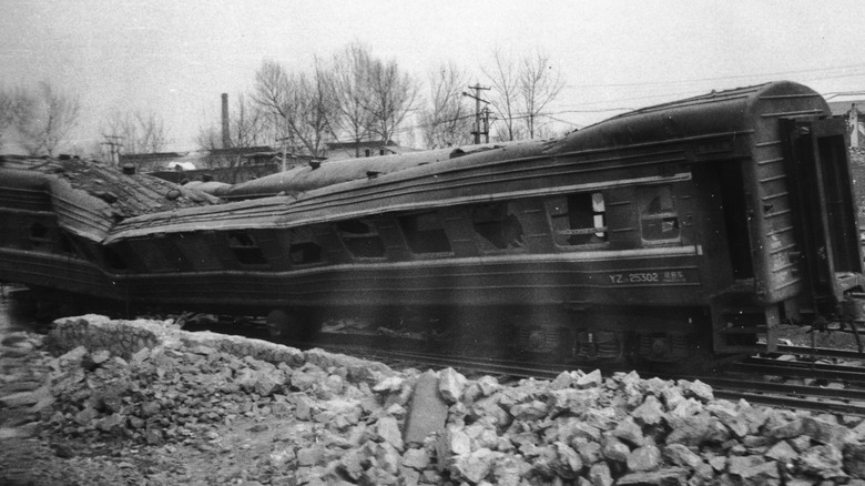 Tangshan earthquake train damage