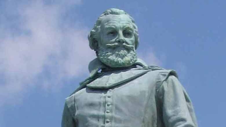 statue of John Smith