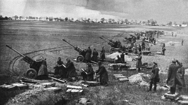 canons and soldiers on battlefield