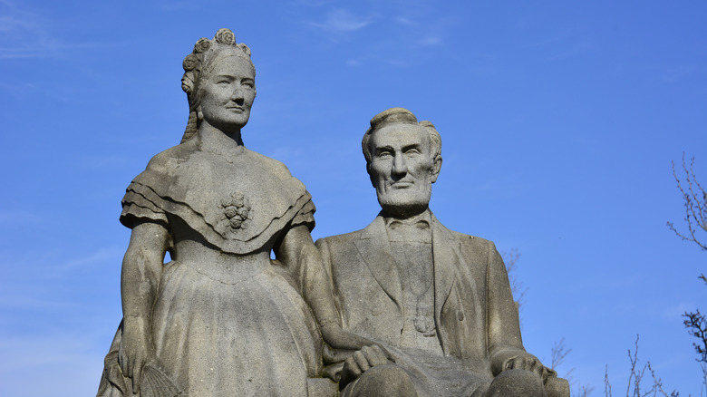 Abraham and Mary Todd Lincoln monument