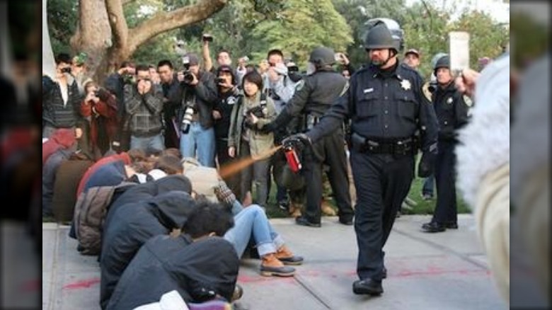 police spraying nonviolent protestors at UC Davis