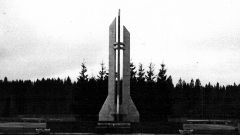 Memorial to Plesetsk launchpad disaster victims