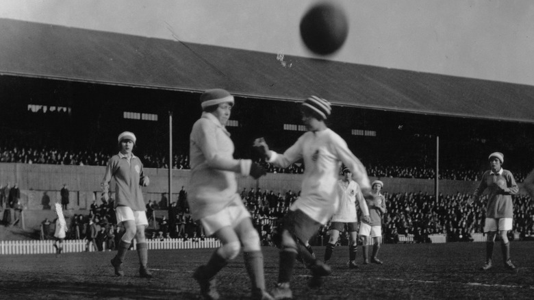 women play soccer in 1921