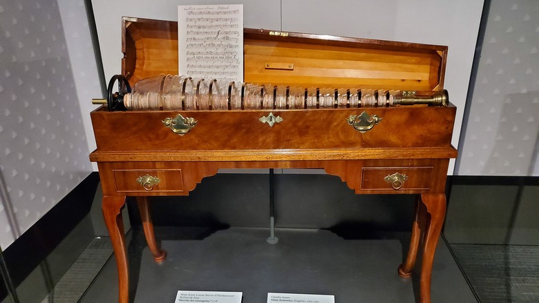 Glass display case containing a reproduction glass armonica at the Benjamin Franklin Museum in Philadelphia.