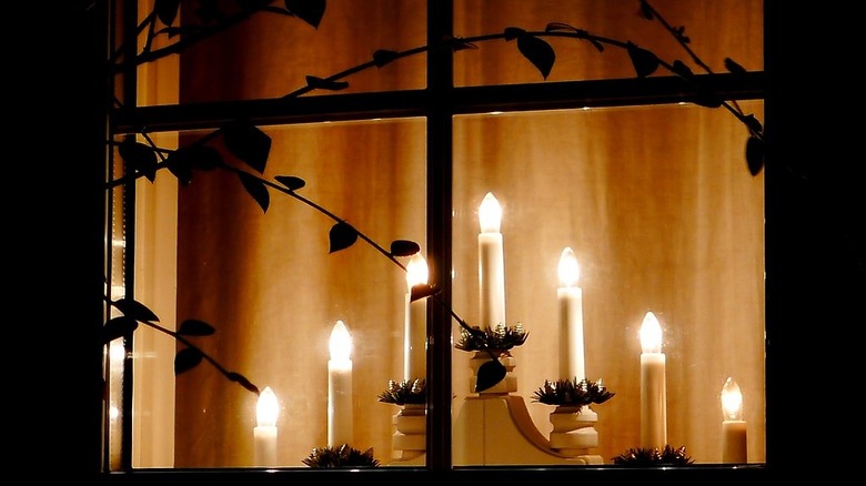 Window candles