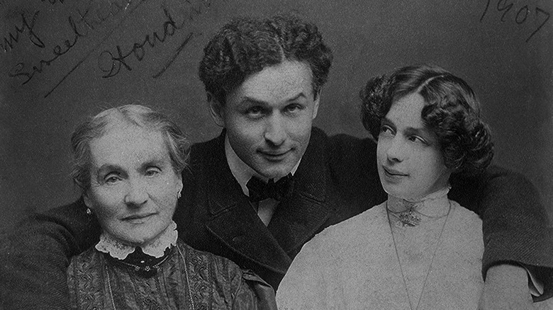 Harry Houdini with his wife and mother