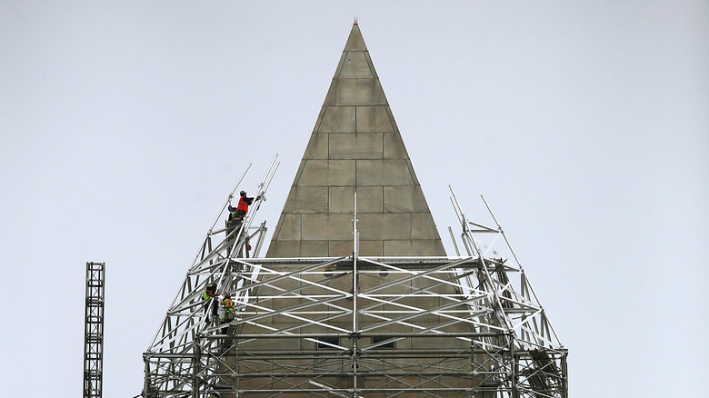 Washington monument post earthquake