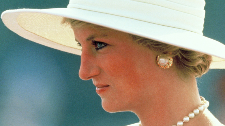 Princess Diana white hat