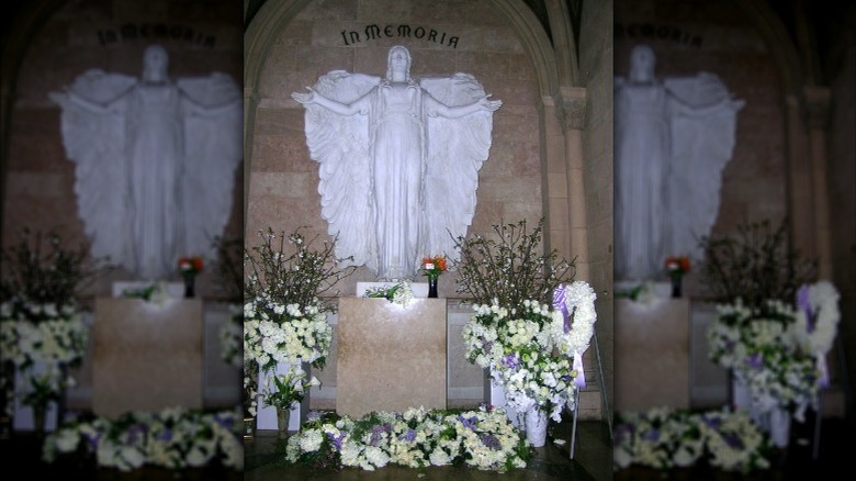 Elizabeth Taylor's grave