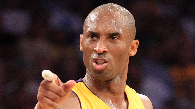 Kobe Bryant points to teammate