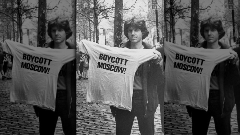 Street vendor selling boycott Moscow shirts
