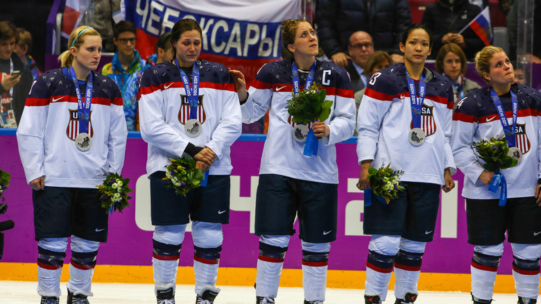 2014 women's hockey team looking sad with silver medals