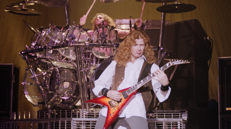 Nick Menza and Dave Mustaine at a concert