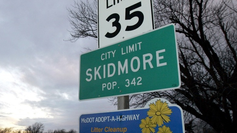 Skidmore, MO sign
